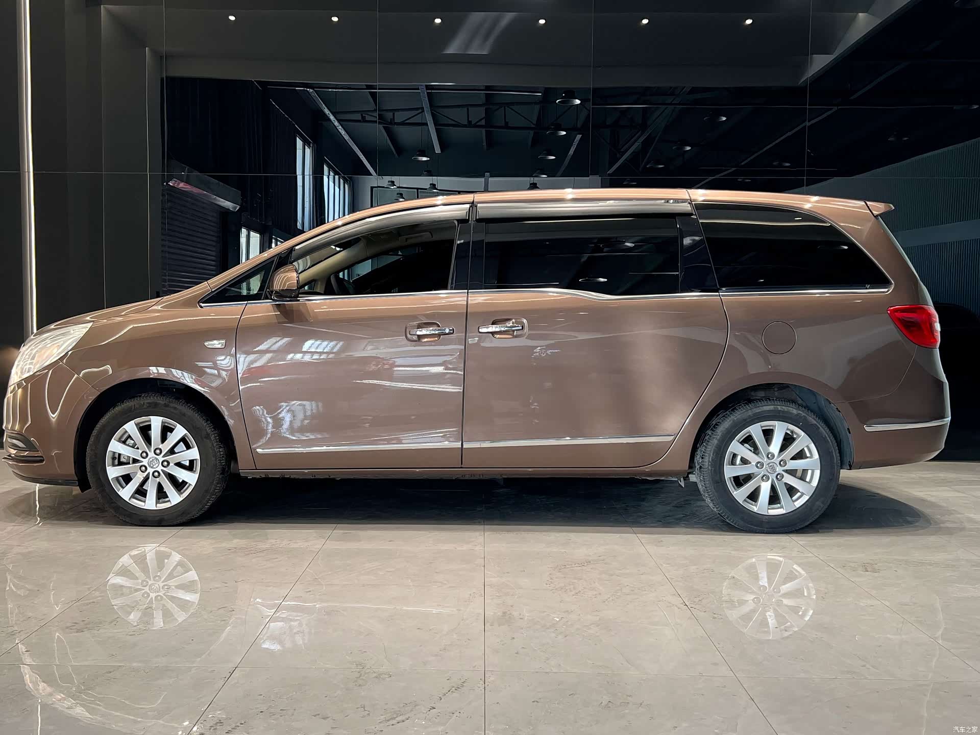 Buick GL8, 2019 4
