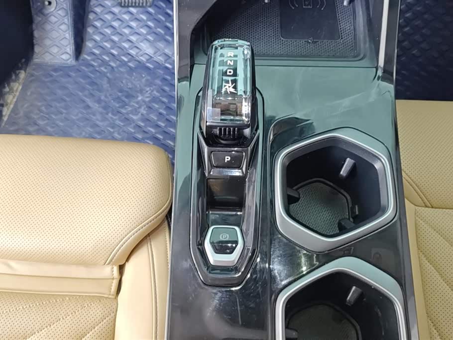 Geely Atlas L
