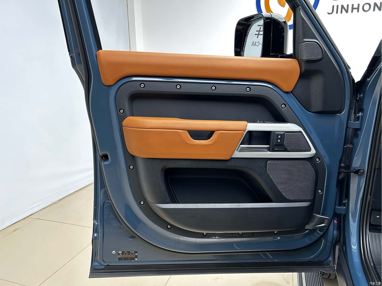 Land Rover Defender, 2024 4