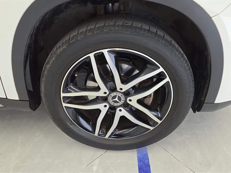 Mercedes-Benz GLA Mercedes-Benz GLA