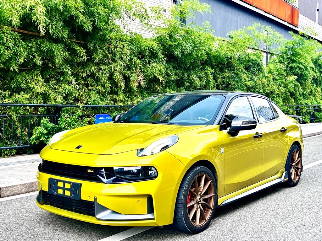 Lynk & Co 03