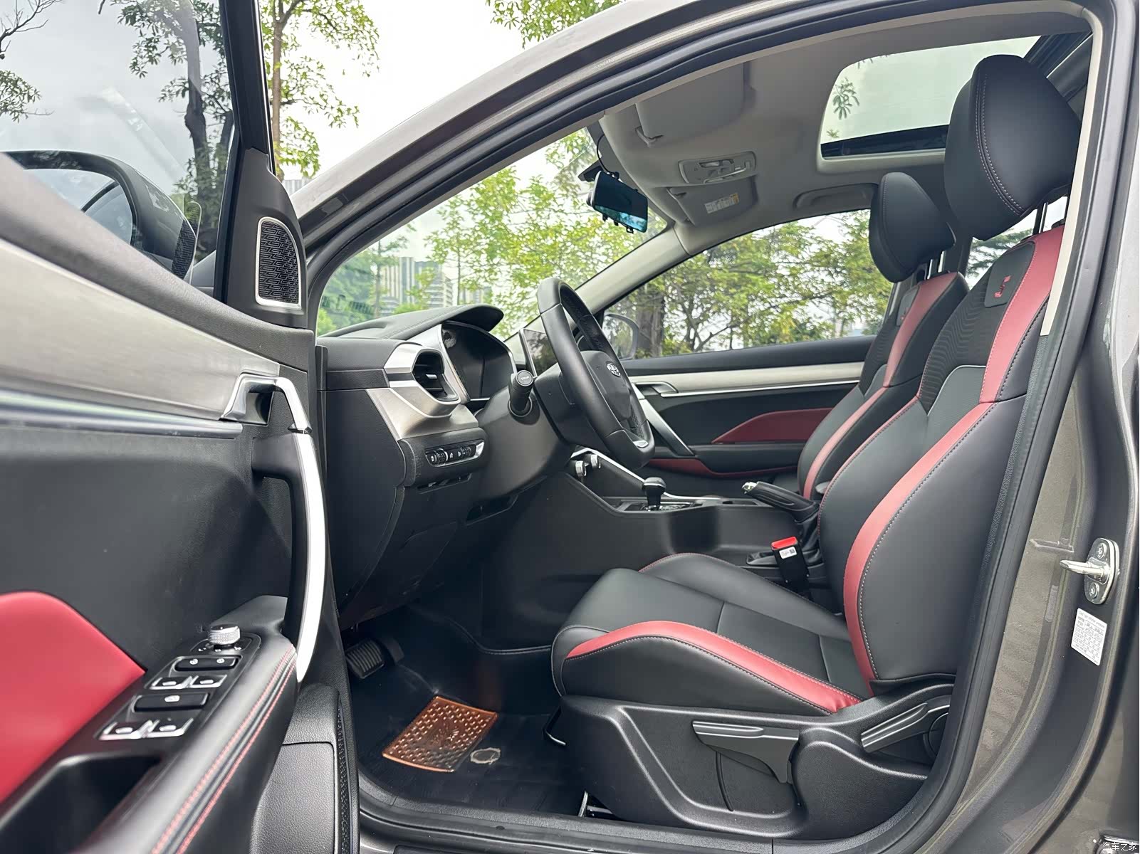 Geely Coolray, 2021 13