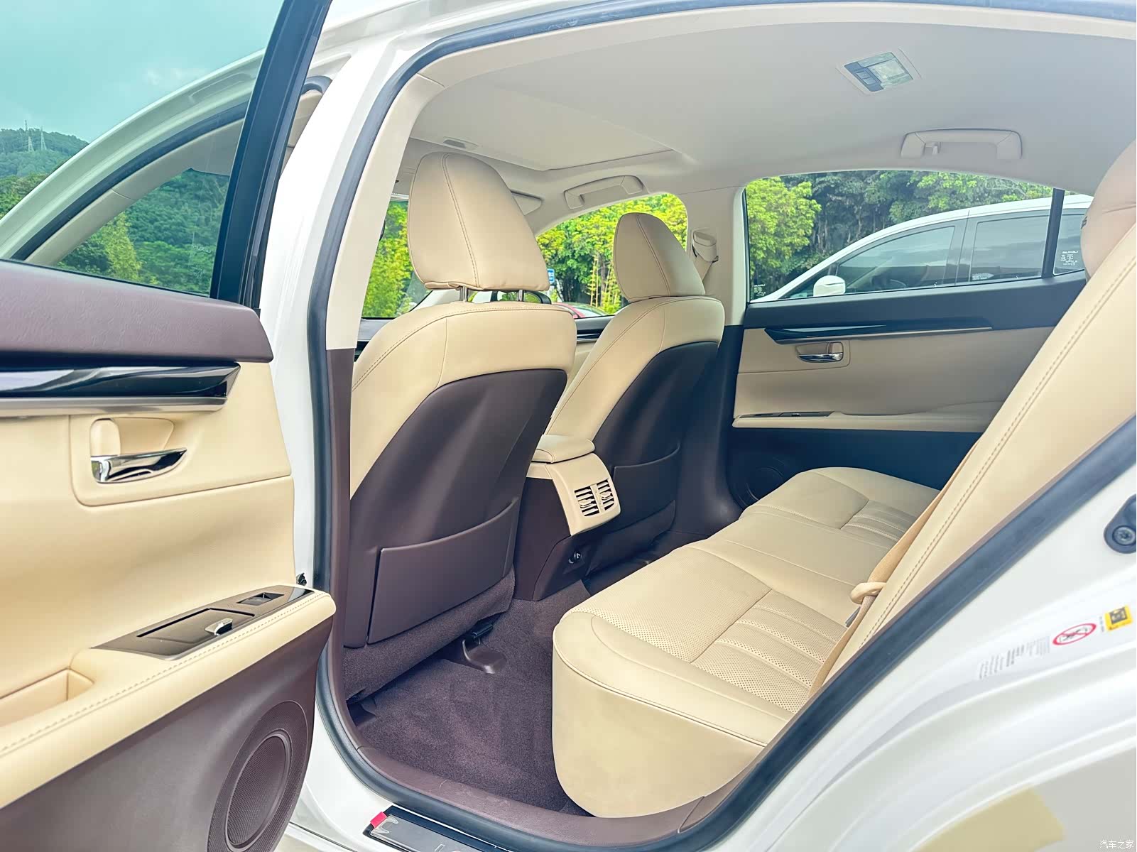 Lexus ES, 2017 11