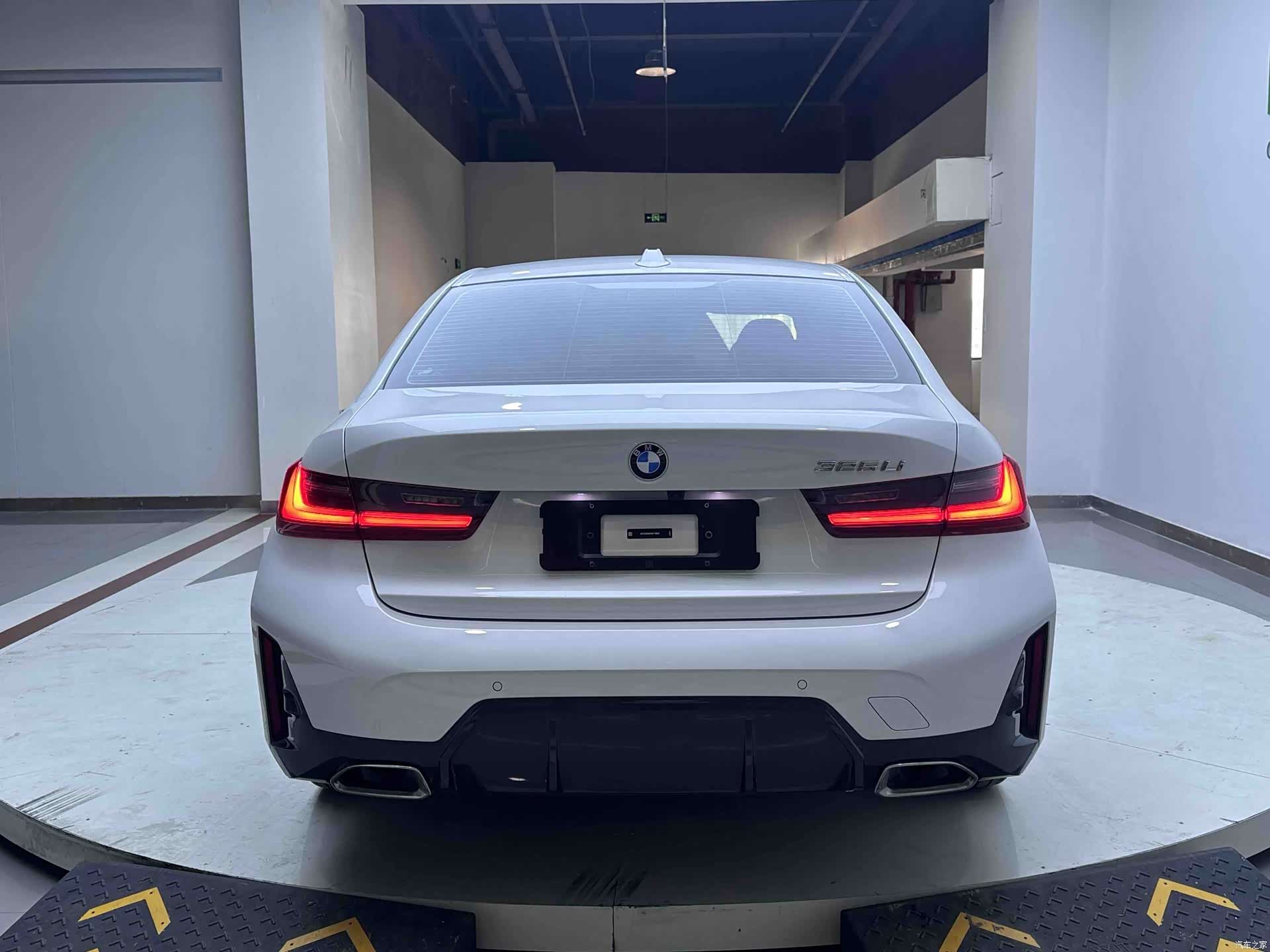 BMW 3 Series, 2023 все фото