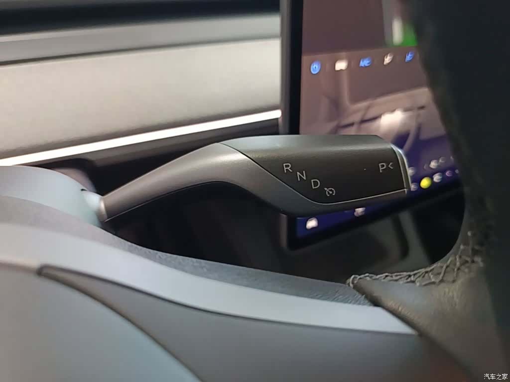 Tesla Model Y, 2024 14