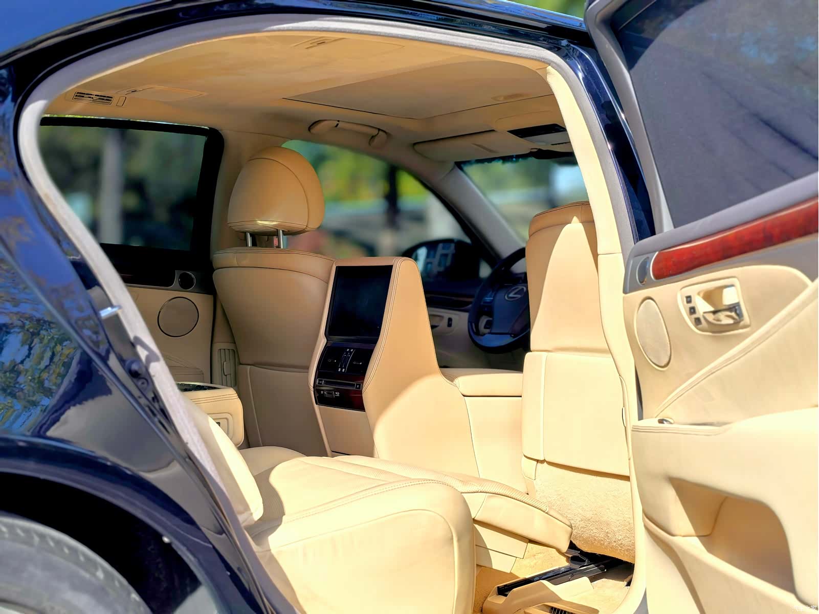 Lexus LS, 2015 14