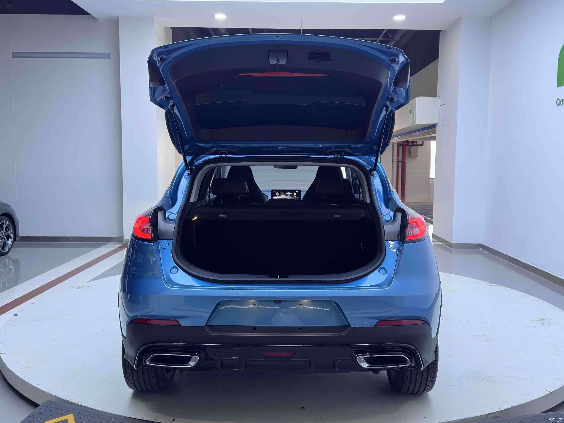 Geely Emgrand, 2022 21