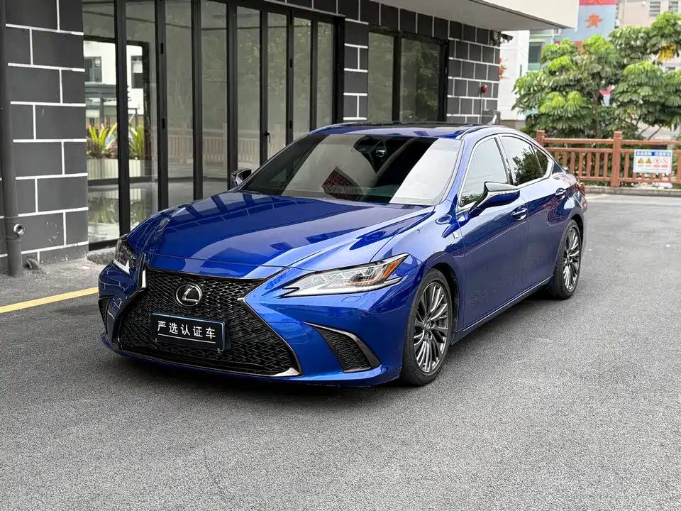 Lexus ES