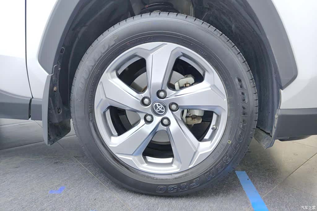 Toyota RAV4, 2022 6
