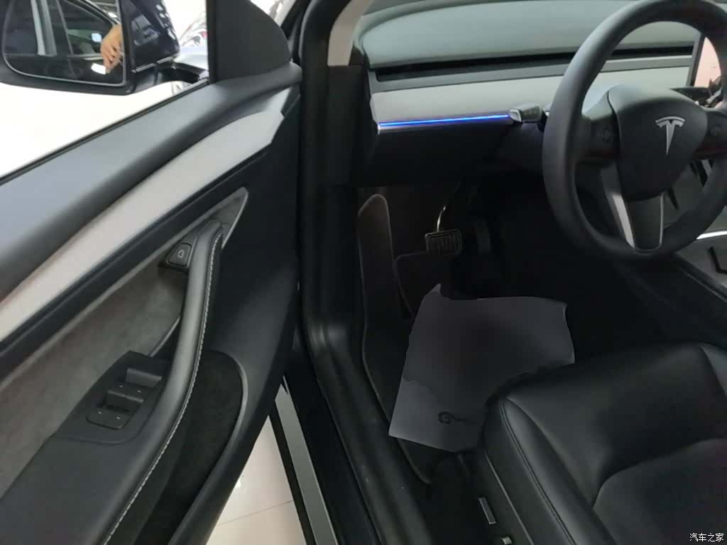 Tesla Model Y, 2024 16