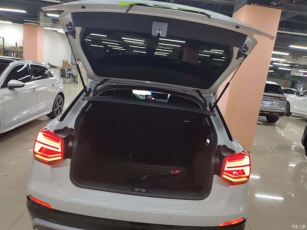Audi Q2L, 2020 19