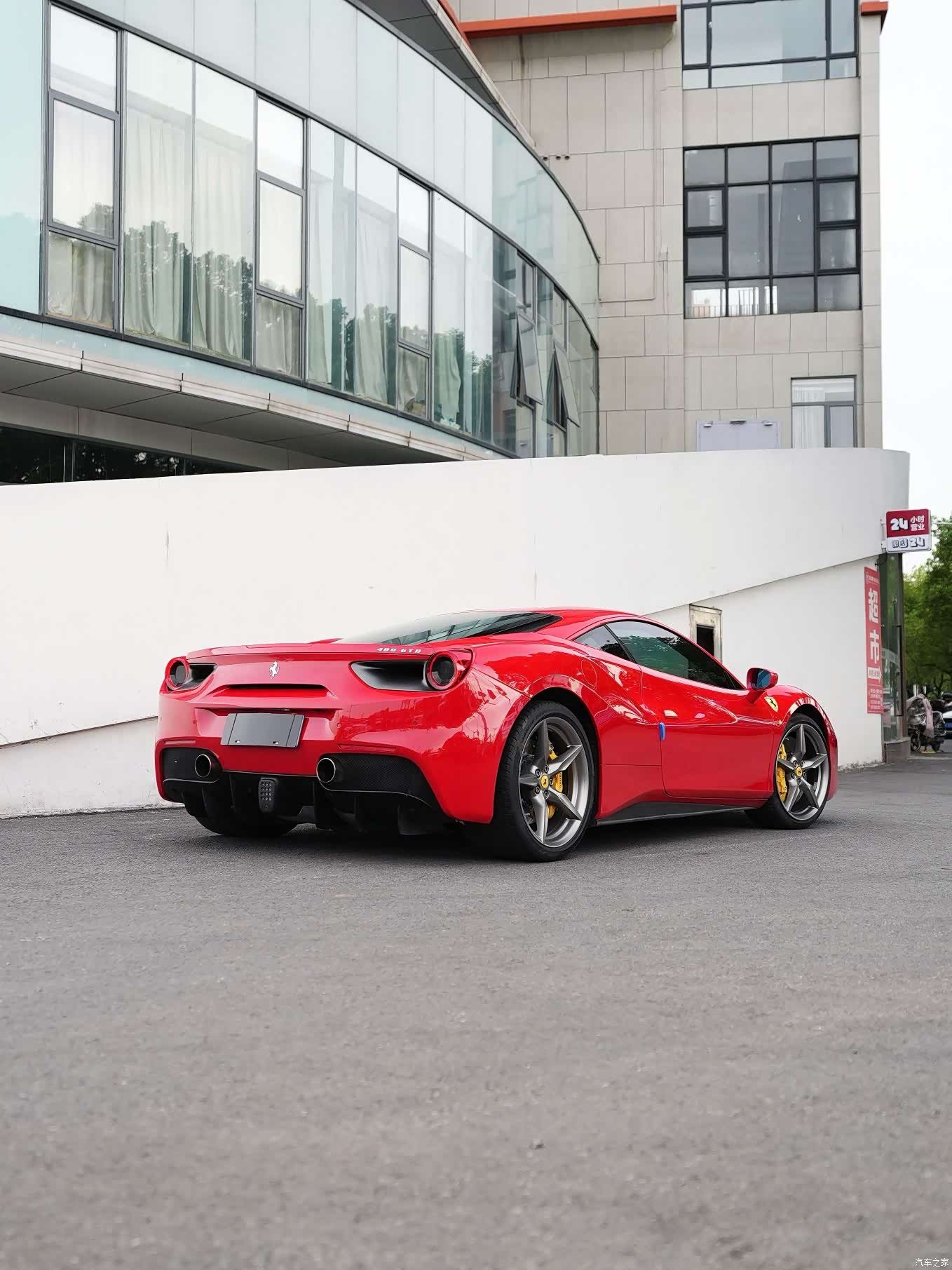 Ferrari 488, 2017 7