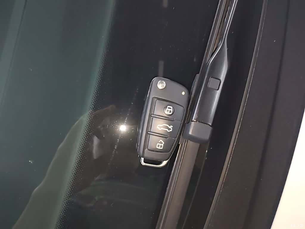 Audi Q2L, 2020 9