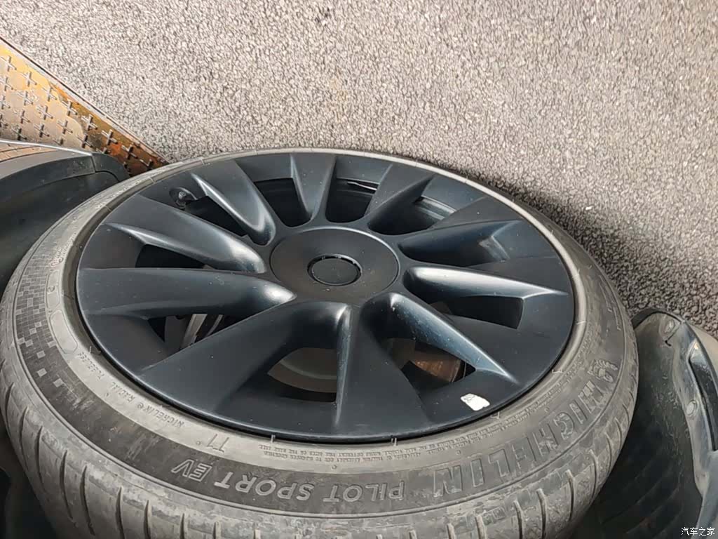 Tesla Model Y, 2022 23