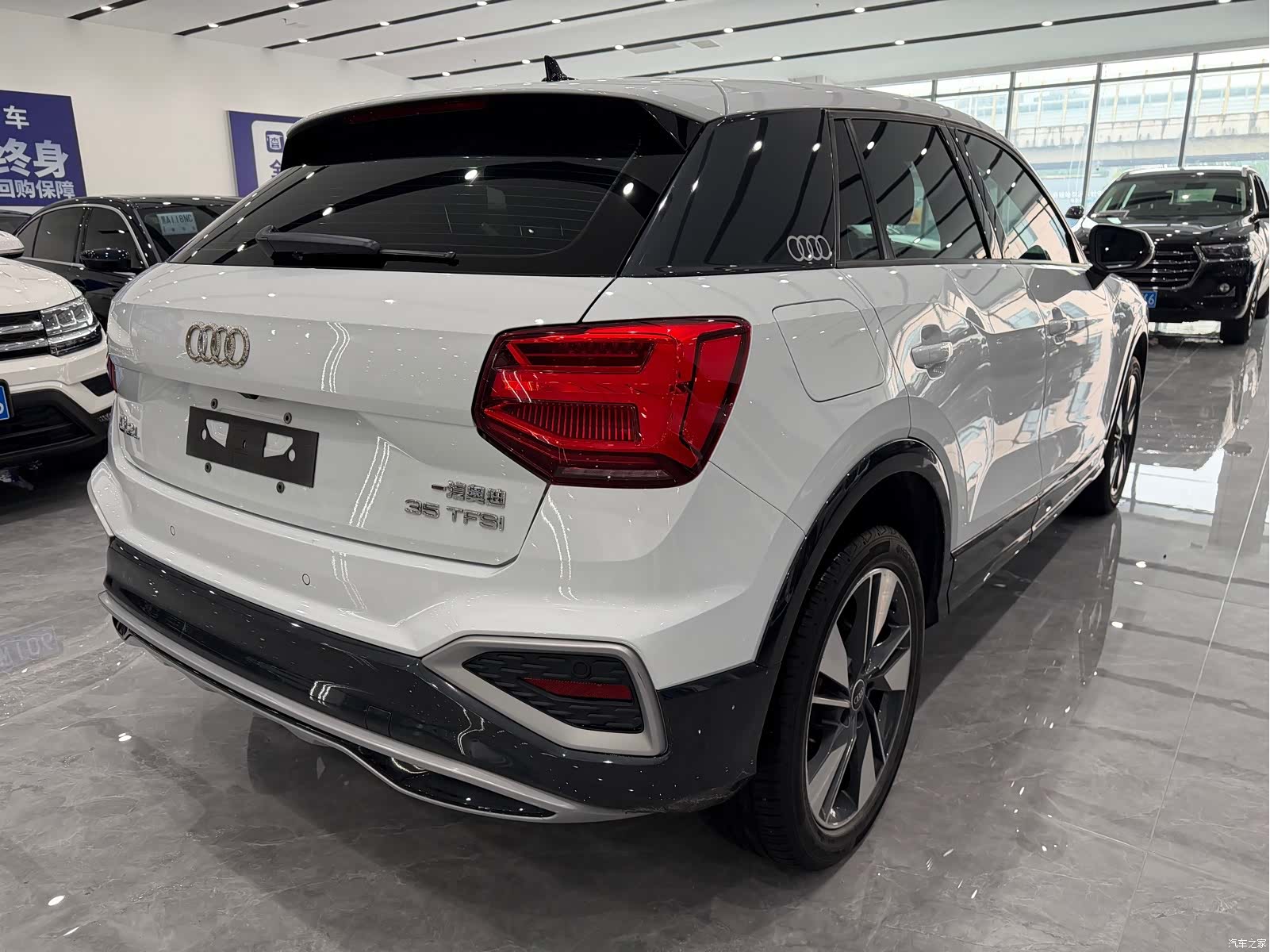 Audi Q2L, 2023 6