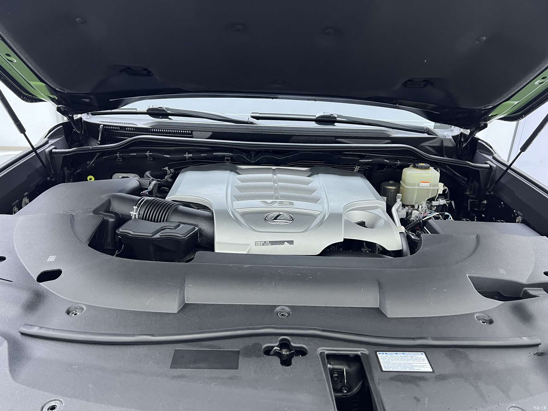 Lexus LX, 2019 9