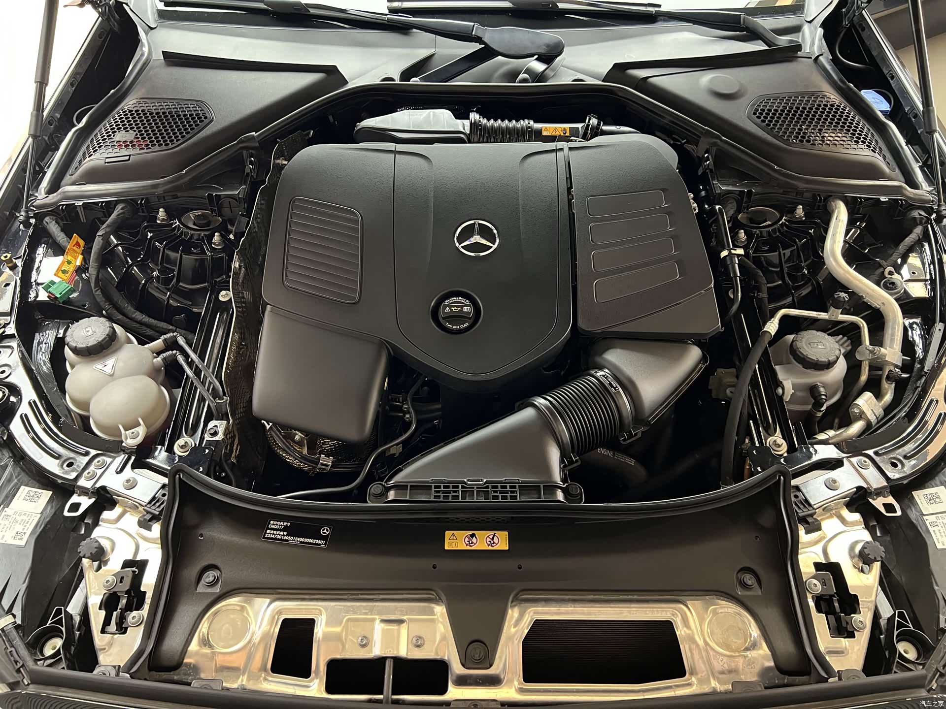 Mercedes-Benz E-Class, 2025 13