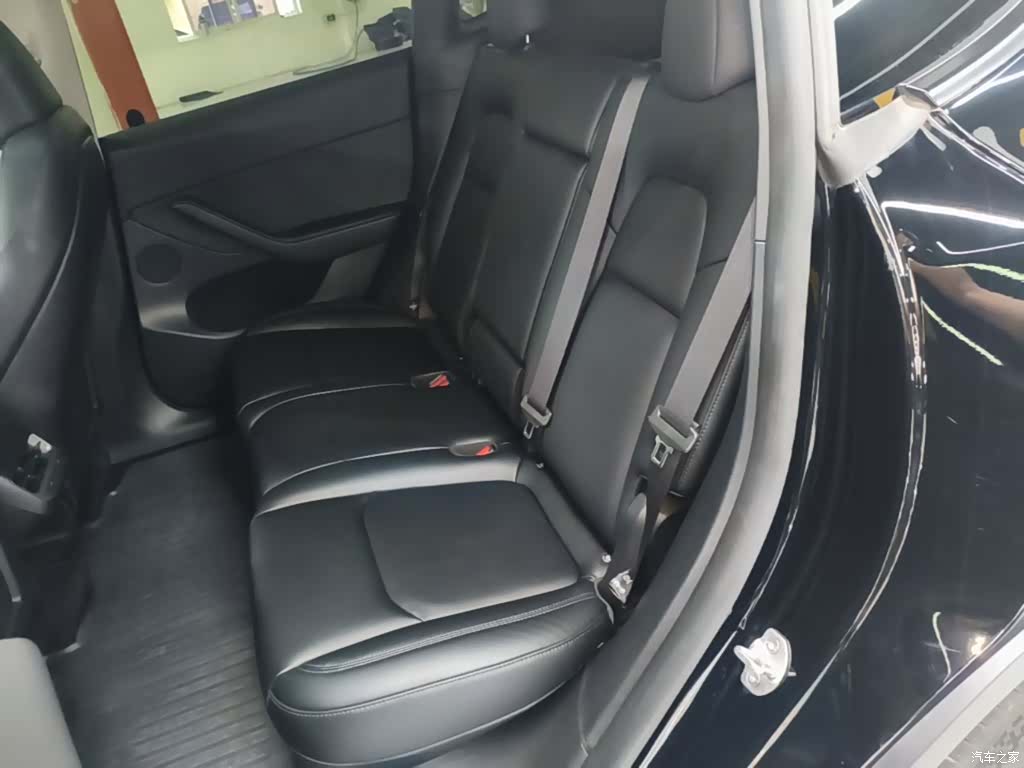 Tesla Model Y, 2023 17