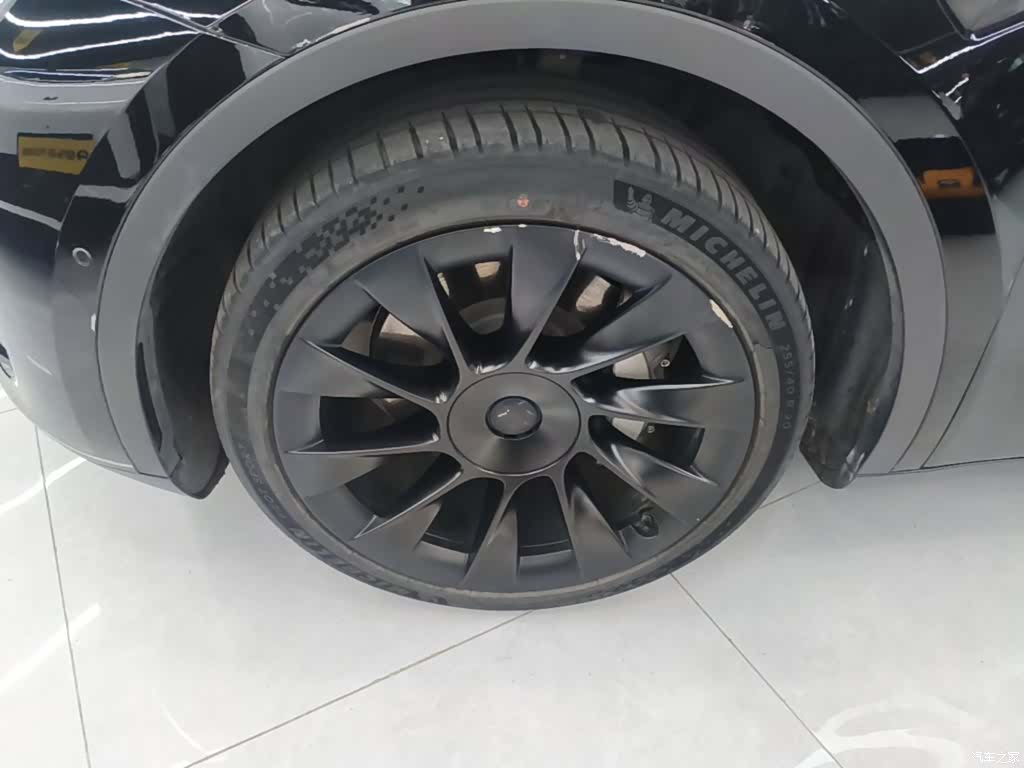 Tesla Model Y, 2023 23