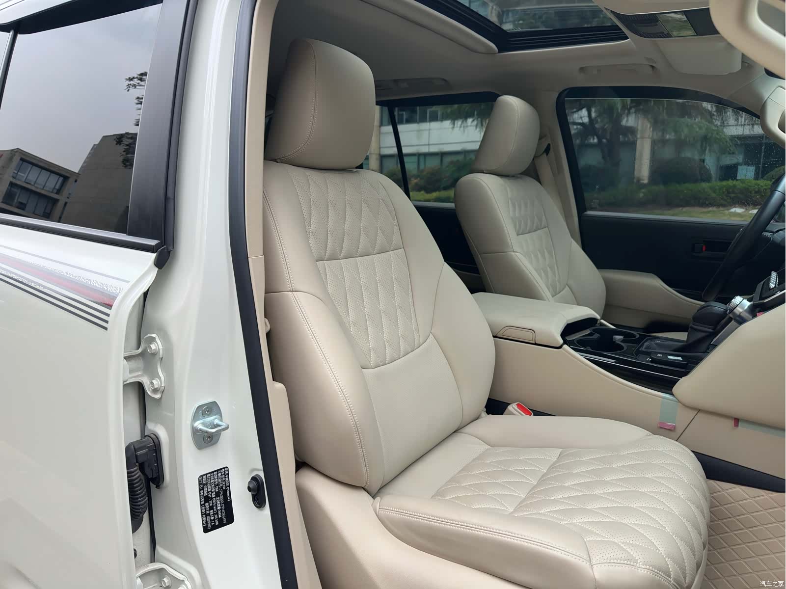 Toyota Land Cruiser, 2023 14