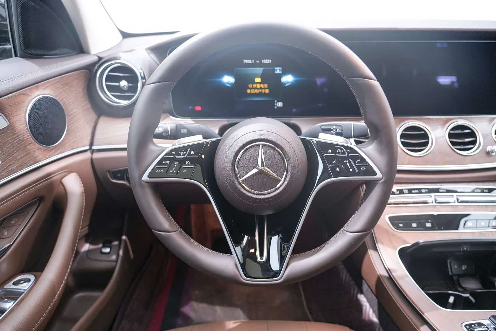Mercedes-Benz E-Class, 2023 17