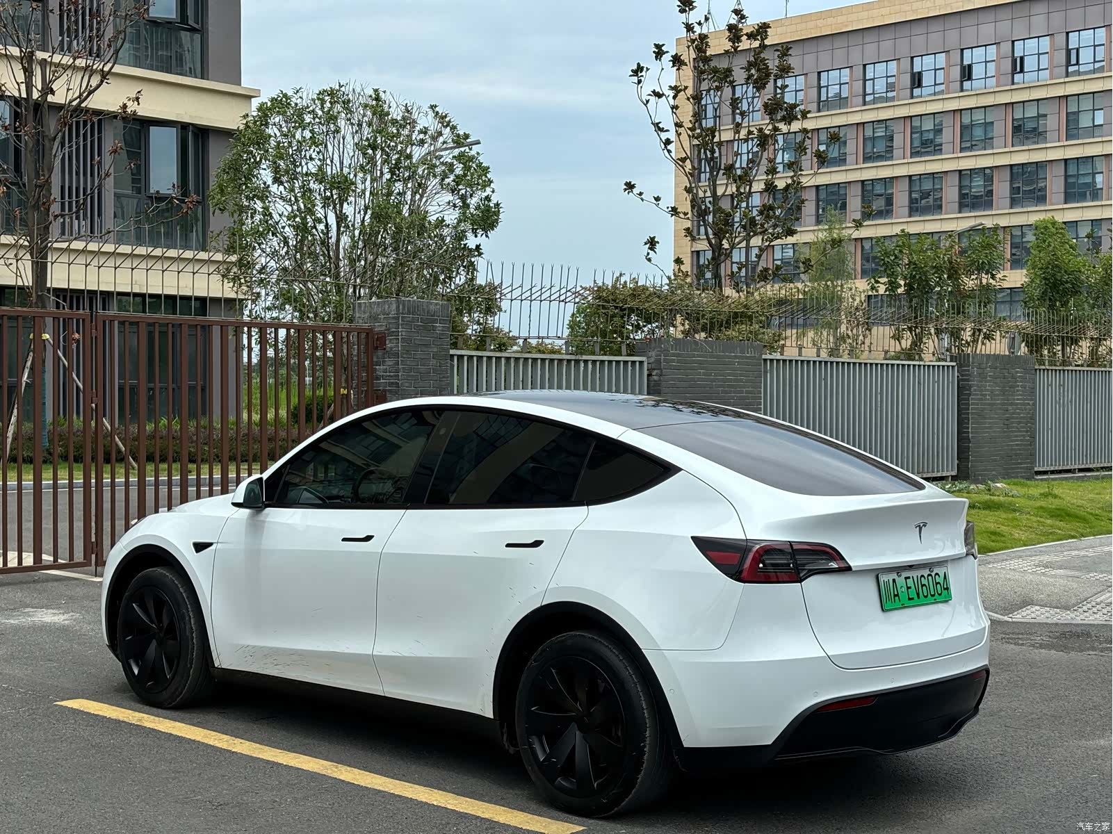 Tesla Model Y, 2024 18