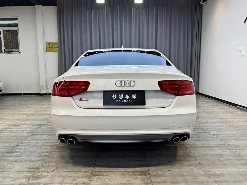 Audi S8