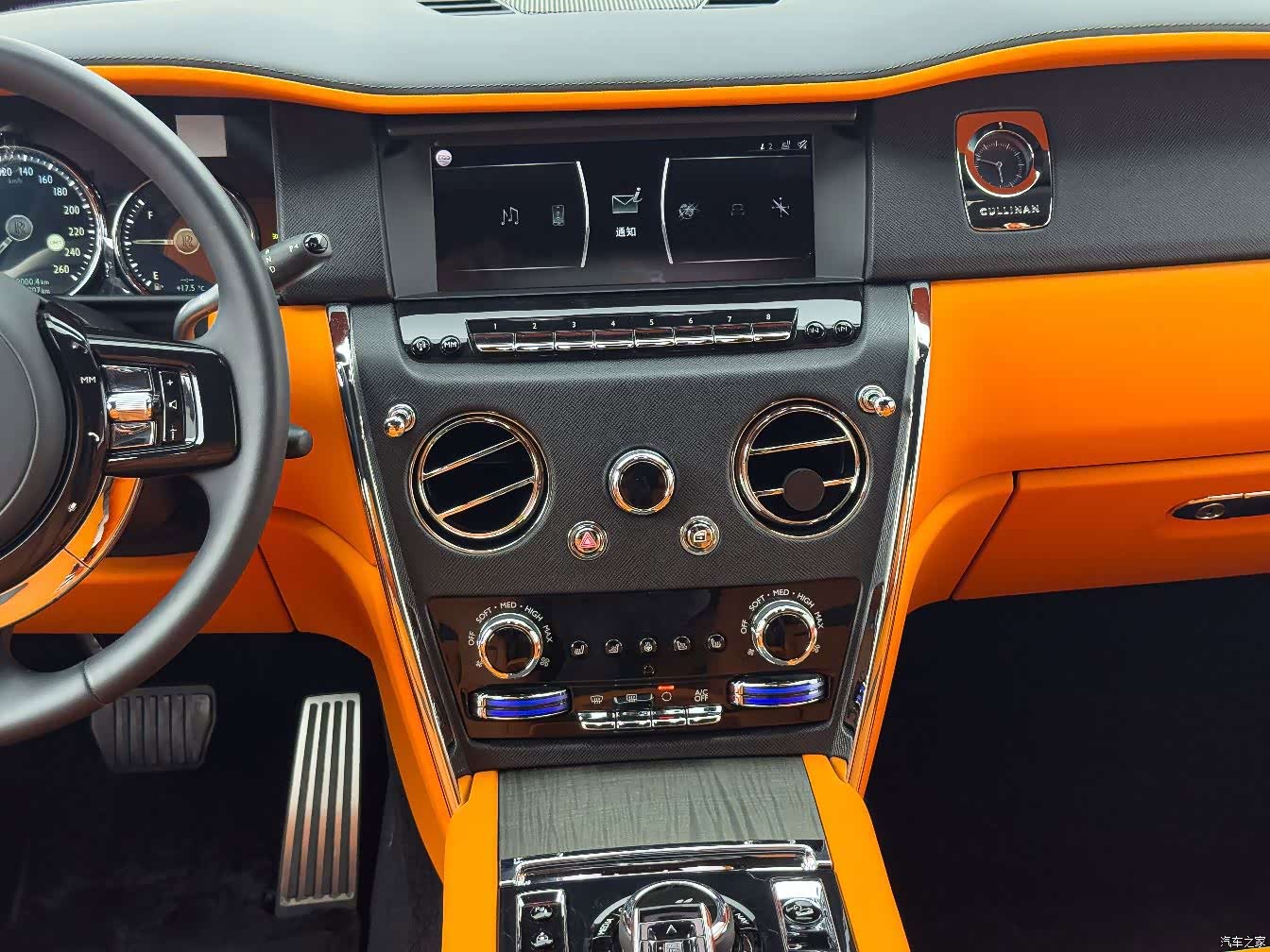 Rolls-Royce Cullinan, 2022 15