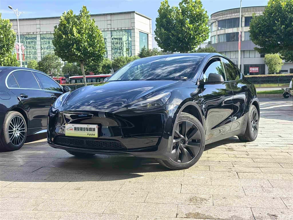 Tesla Model Y, 2023 1