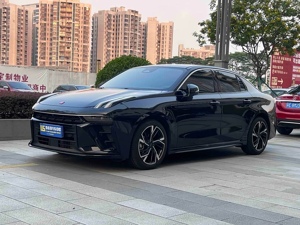 Lynk & Co 03