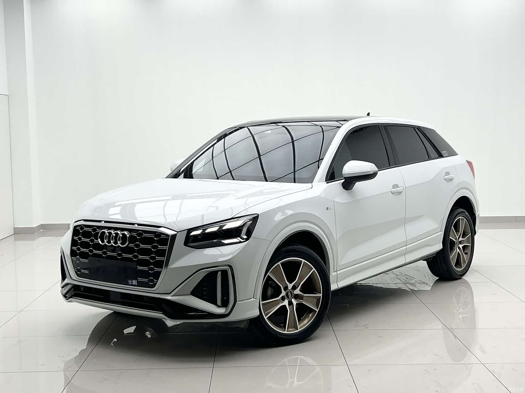 Audi Q2L, 2023 1