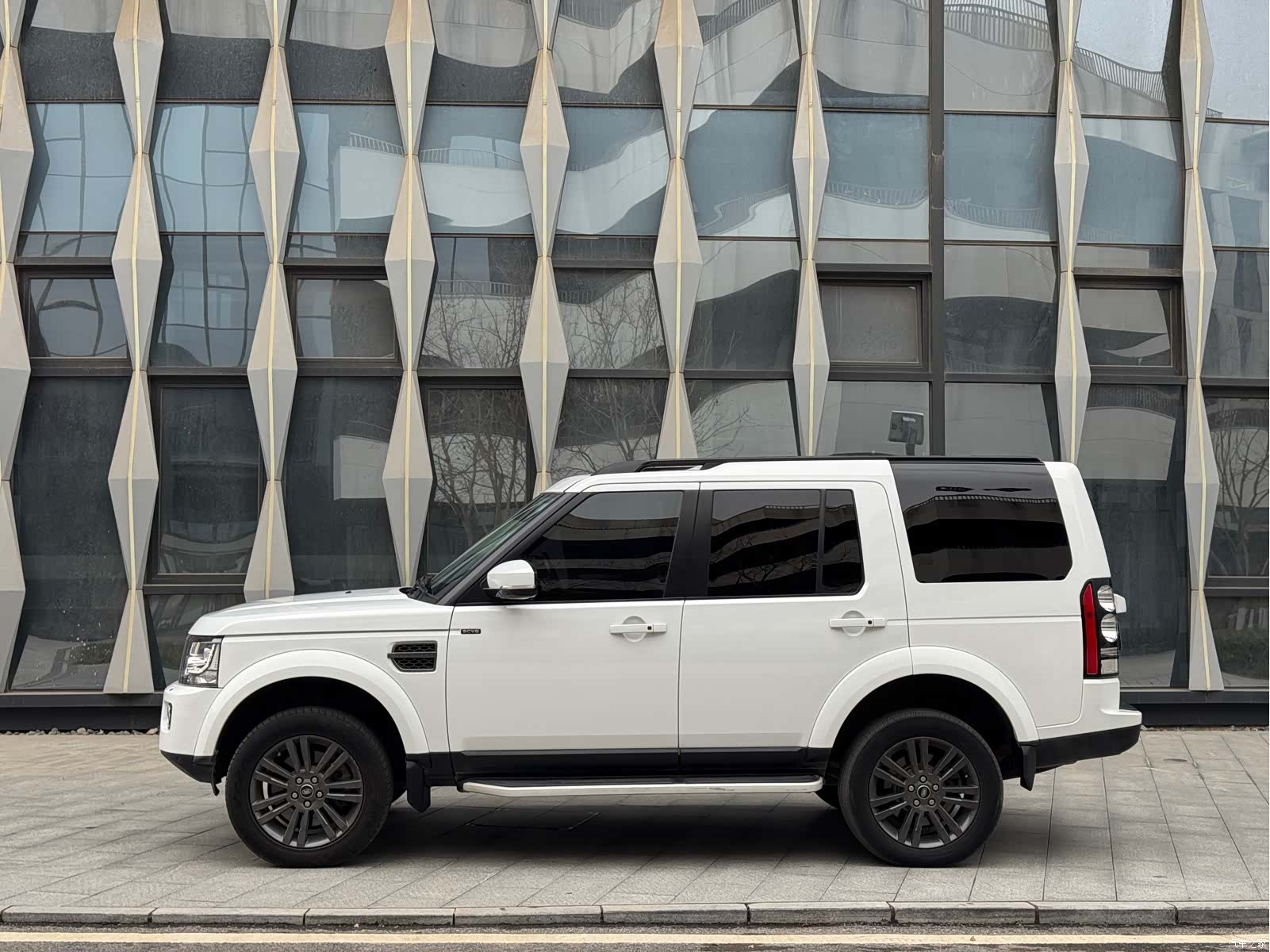 Land Rover Discovery, 2016 3