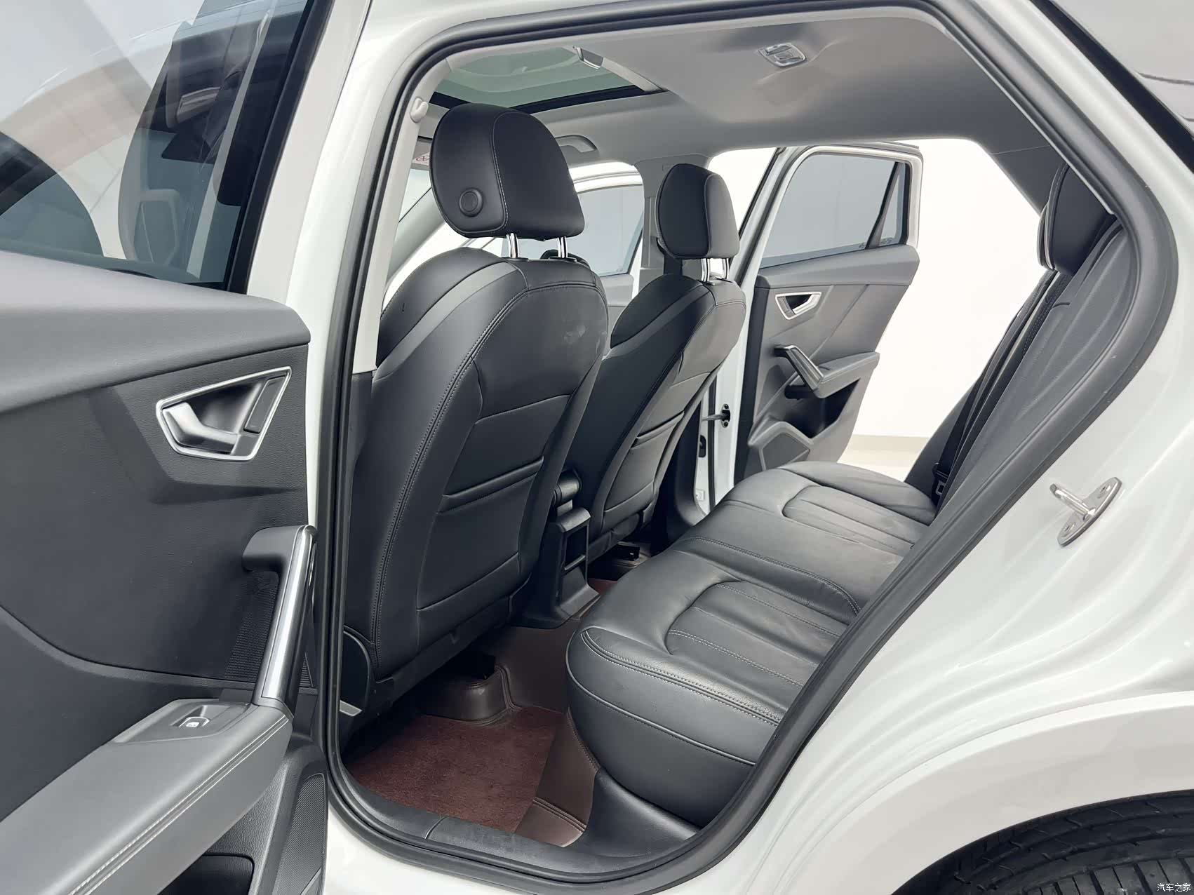 Audi Q2L, 2023 16