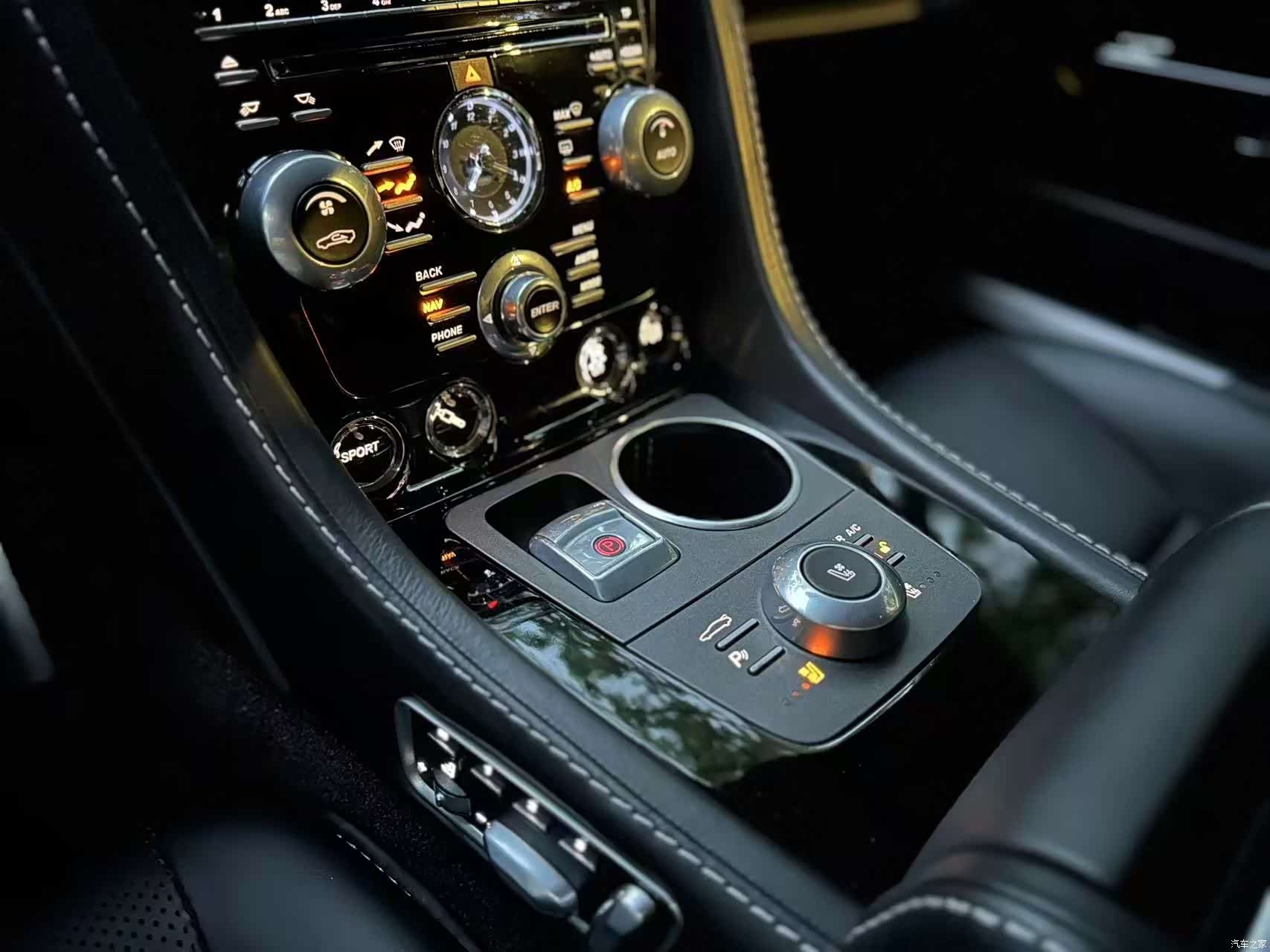 Aston Martin Rapide, 2013 9