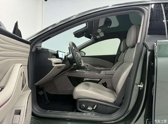 Geely 8, 2025 10