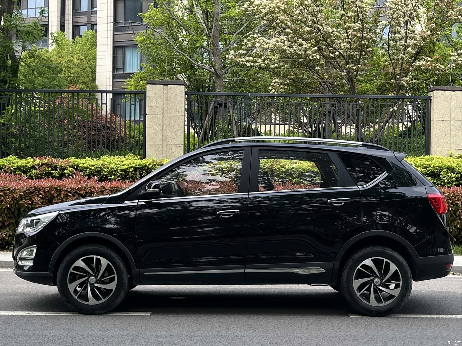 Wuling 560, 2017 9