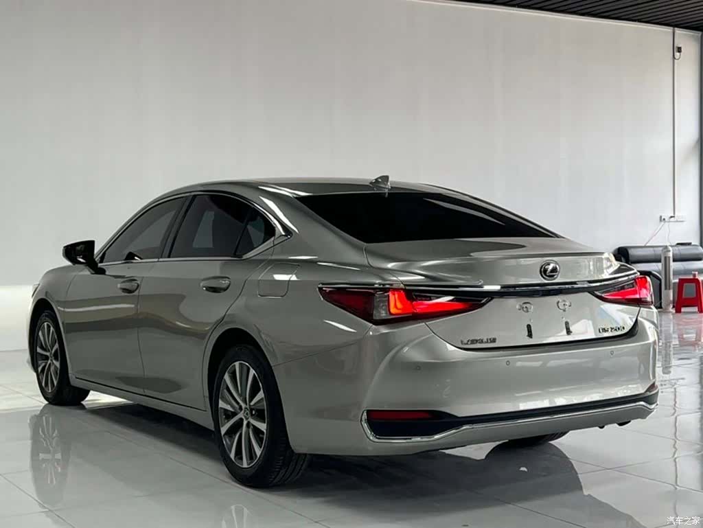 Lexus ES, 2021 7