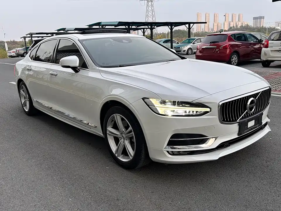 Volvo S90