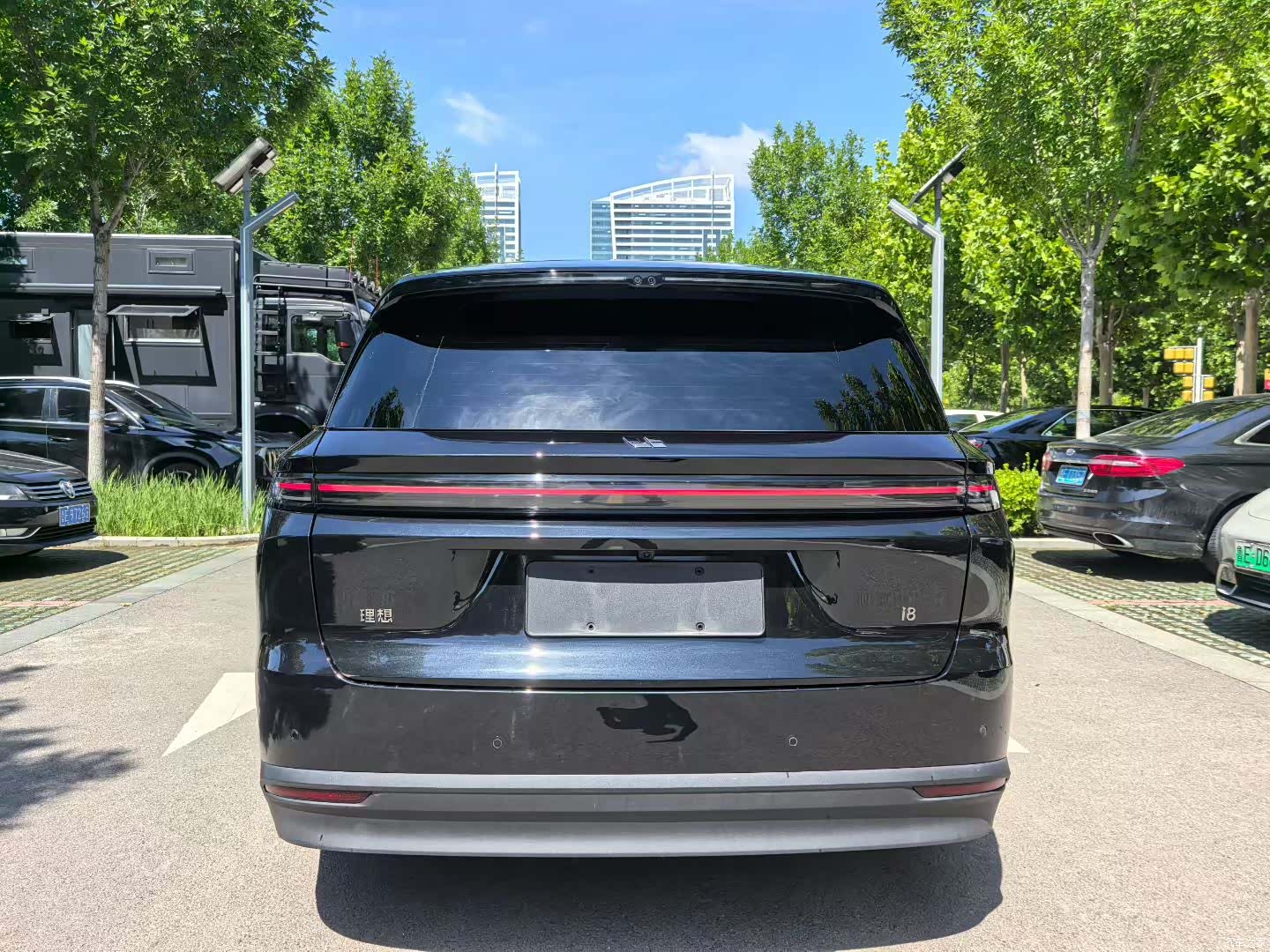 Li Auto i8, 2025 8