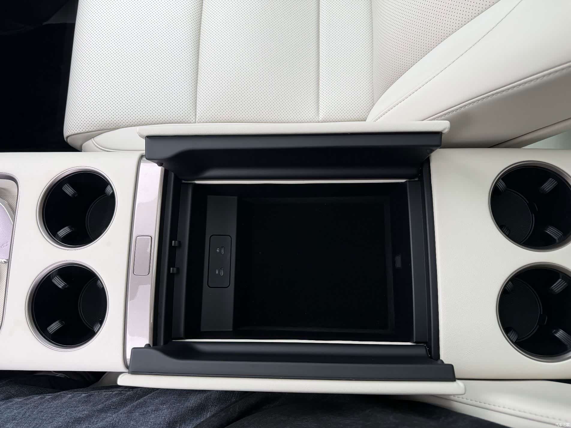 Li Auto MEGA, 2025 19