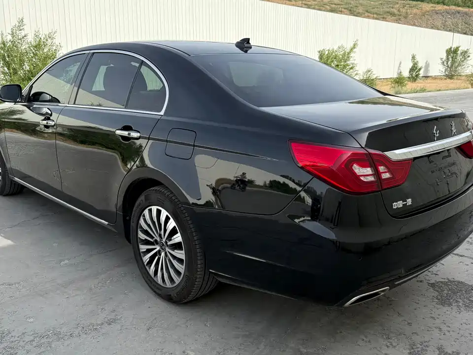 Hongqi H7