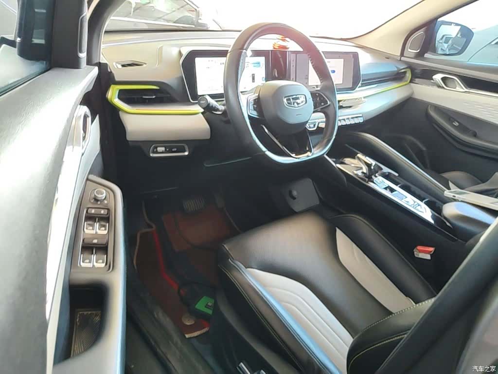 Geely Coolray, 2022 16