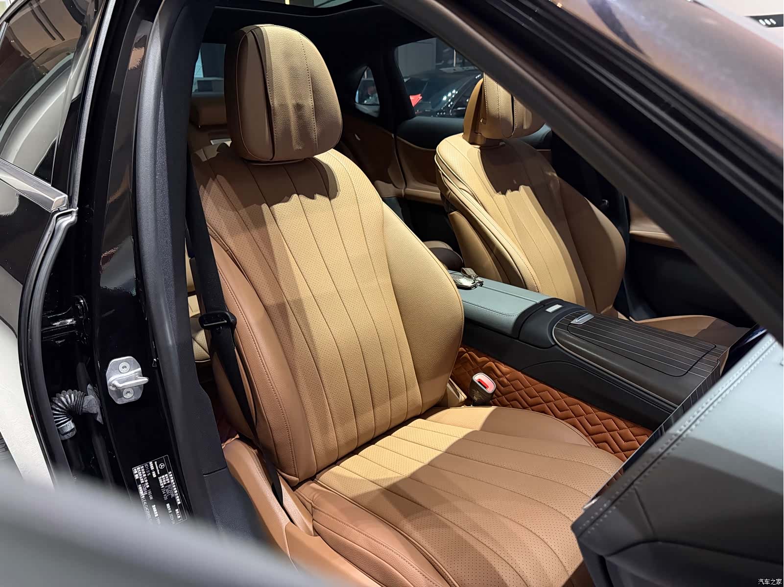 Mercedes-Benz E-Class, 2024 14