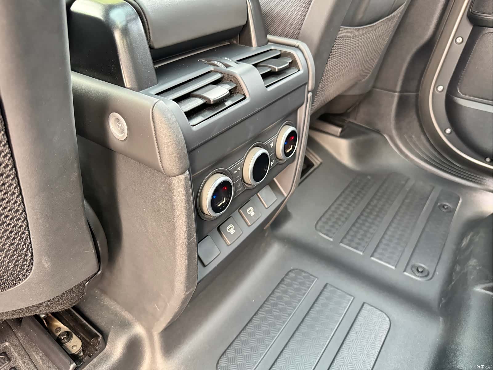 Land Rover Defender, 2025 19