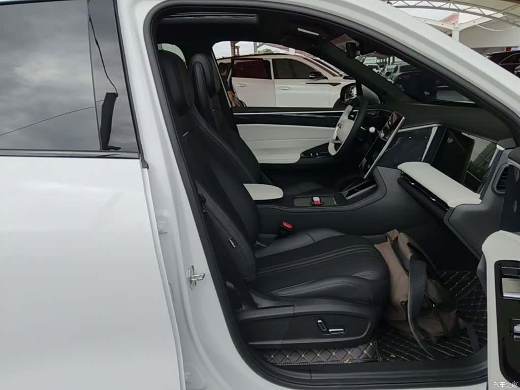Geely Galaxy L7, 2023 25