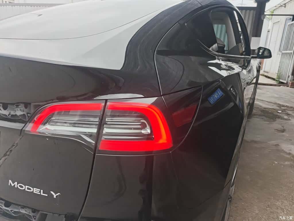 Tesla Model Y, 2022 24