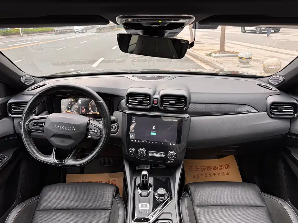 Lynk & Co 03