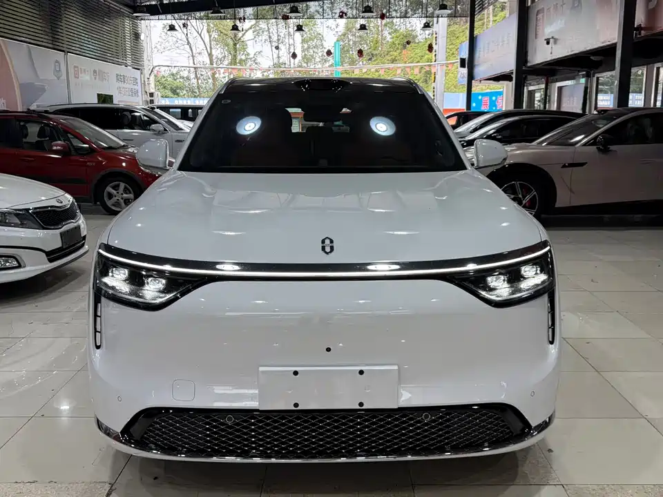 AITO Ask the world M8