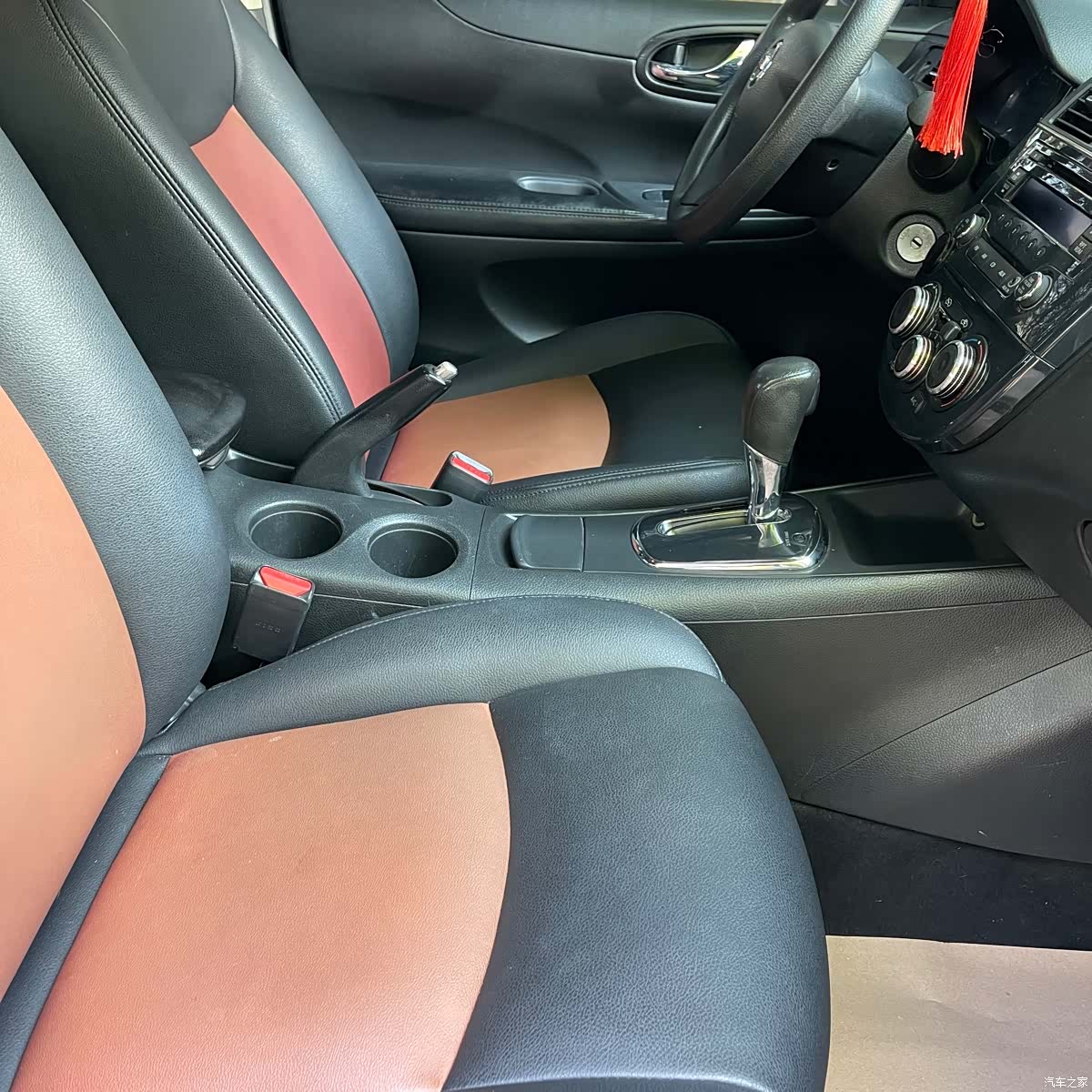 Nissan Tiida, 2012 16