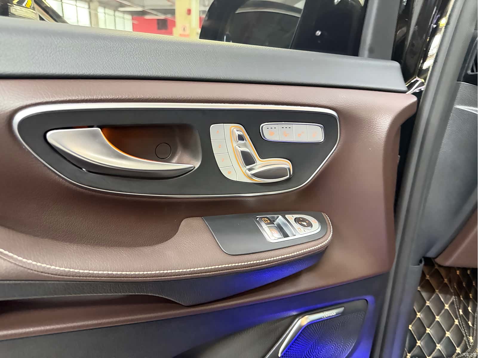Mercedes-Benz V-Class, 2024 15